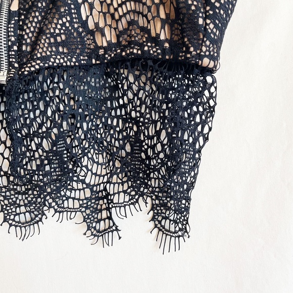 Black Lace Tonal Lined Scallop Trim Bralette - Picture 7 of 7